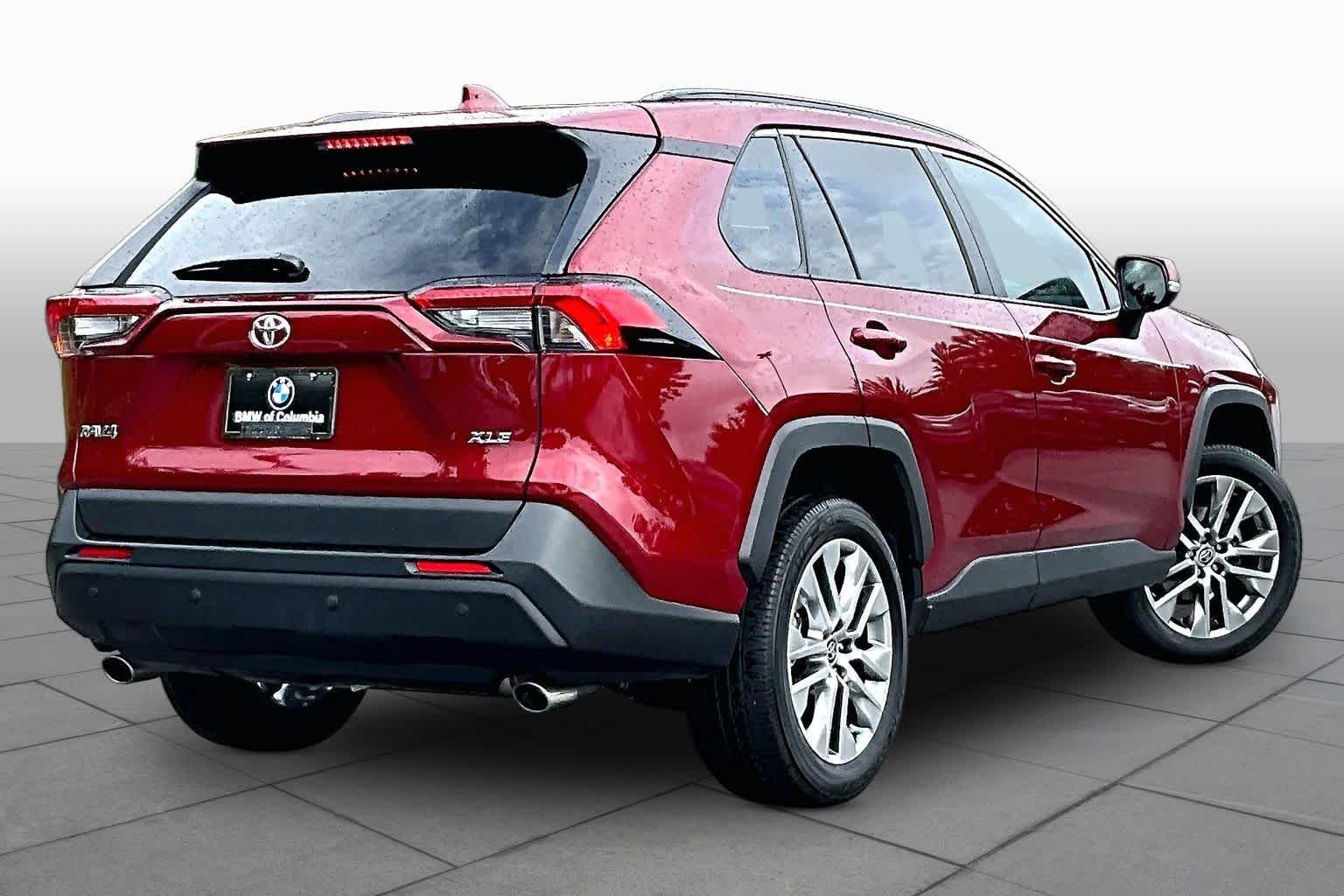 Used 2022 Ruby Flare Pearl Toyota XLE Premium image 12