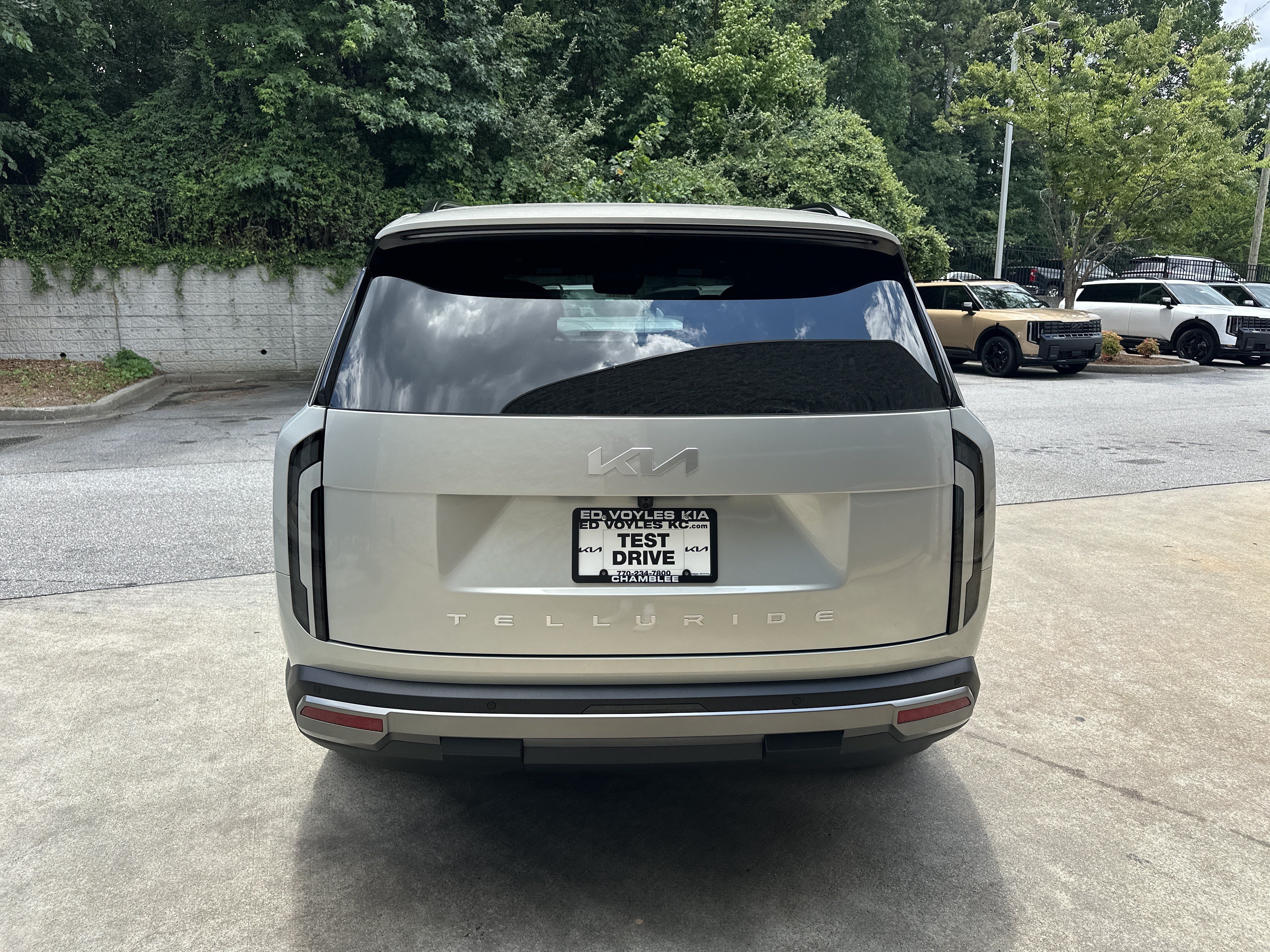 New 2027 Ivory Silver Kia S image 7