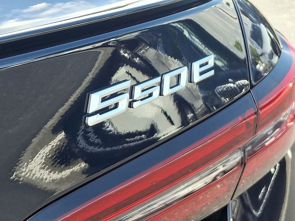 New 2027 Carbon Black Metallic BMW 550e xDrive image 11