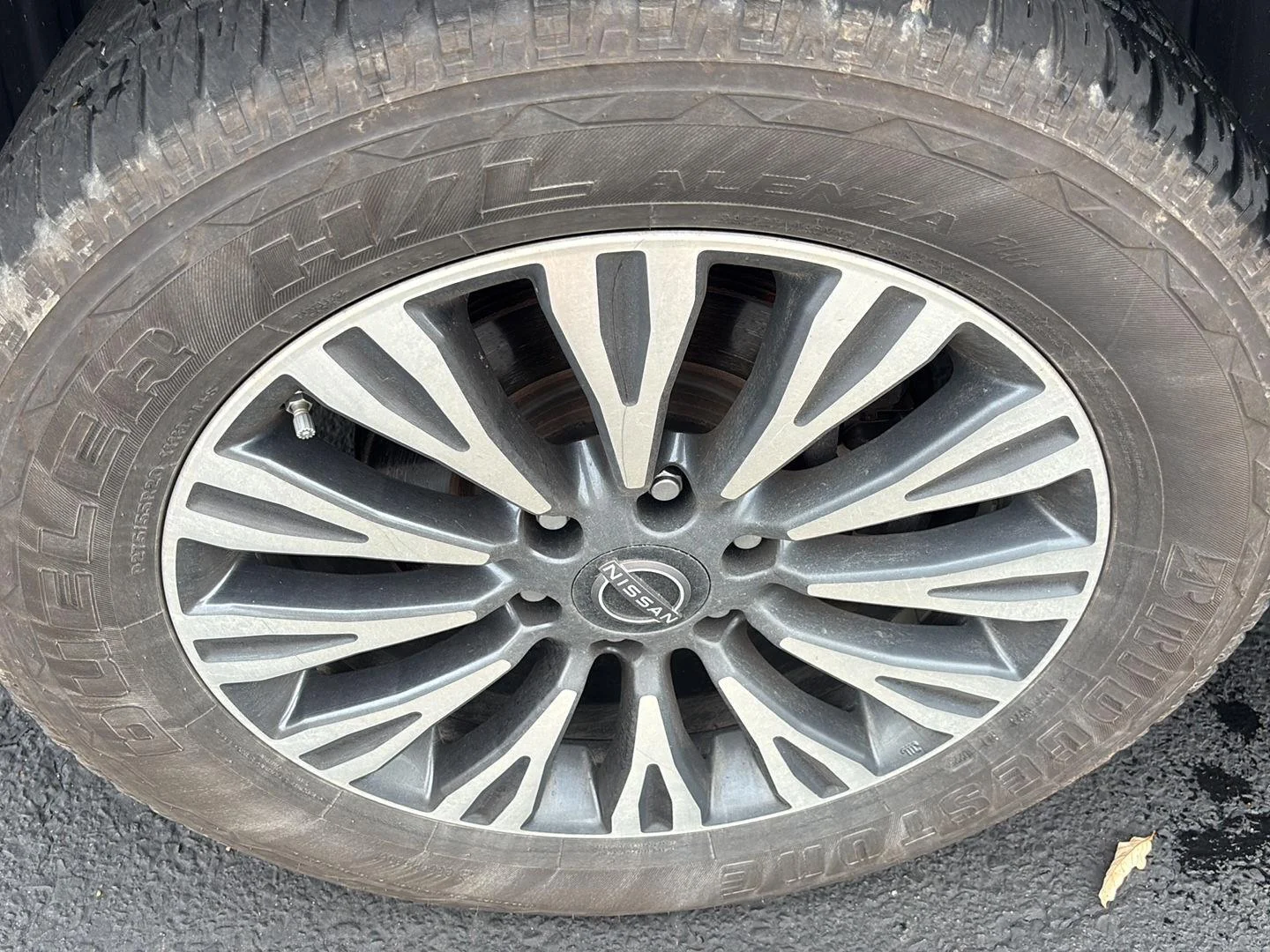 Used 2023 Gun Metallic Nissan SL image 4