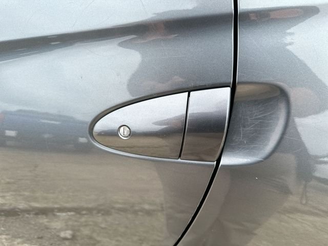 Used 2015  Honda Base image 49