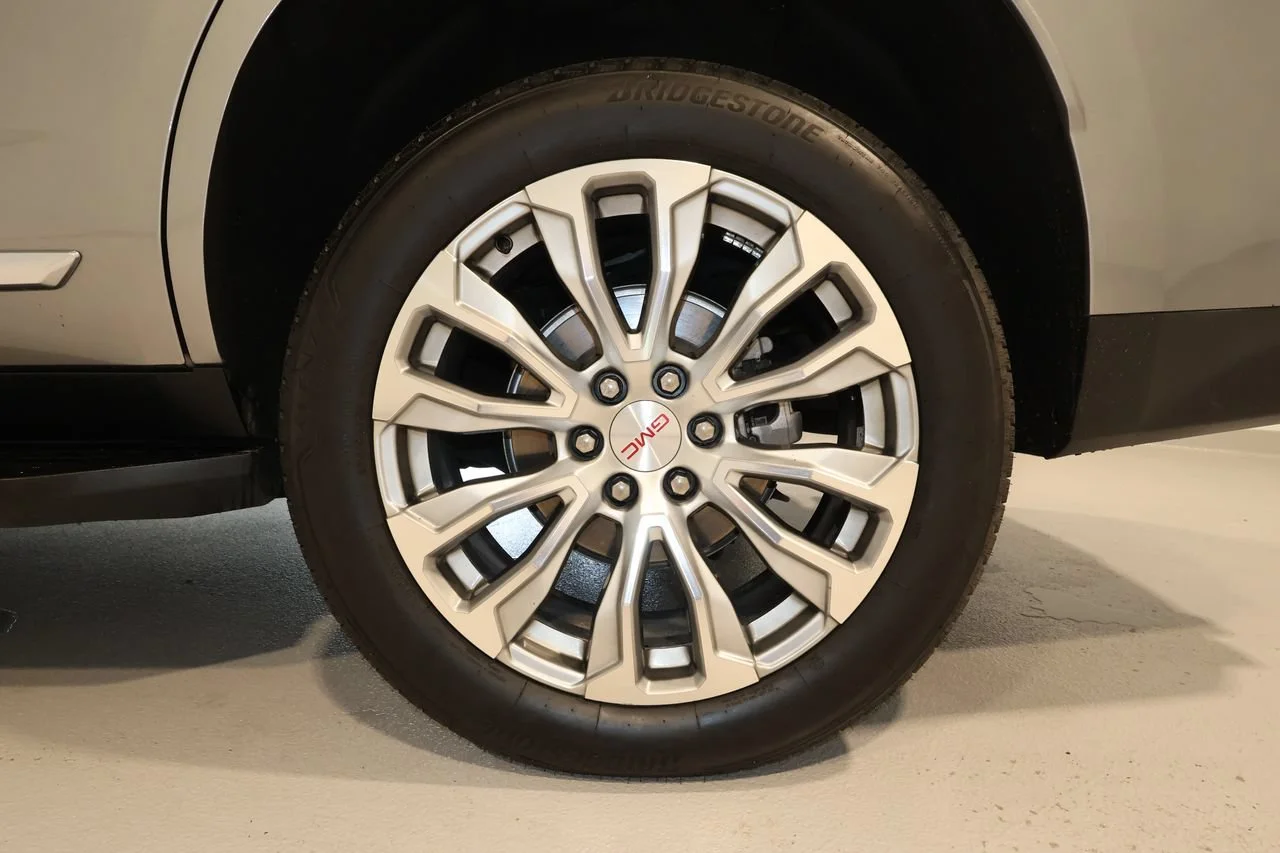 2023 GMC Yukon Denali - Photo 38
