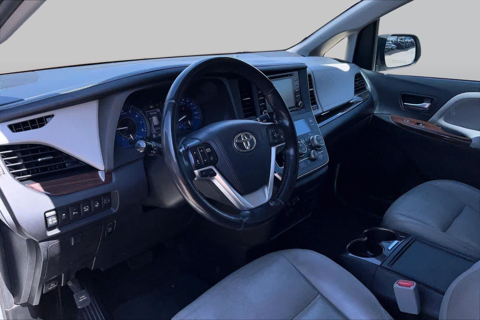 Used 2018 Blizzard Pearl Toyota Limited image 17