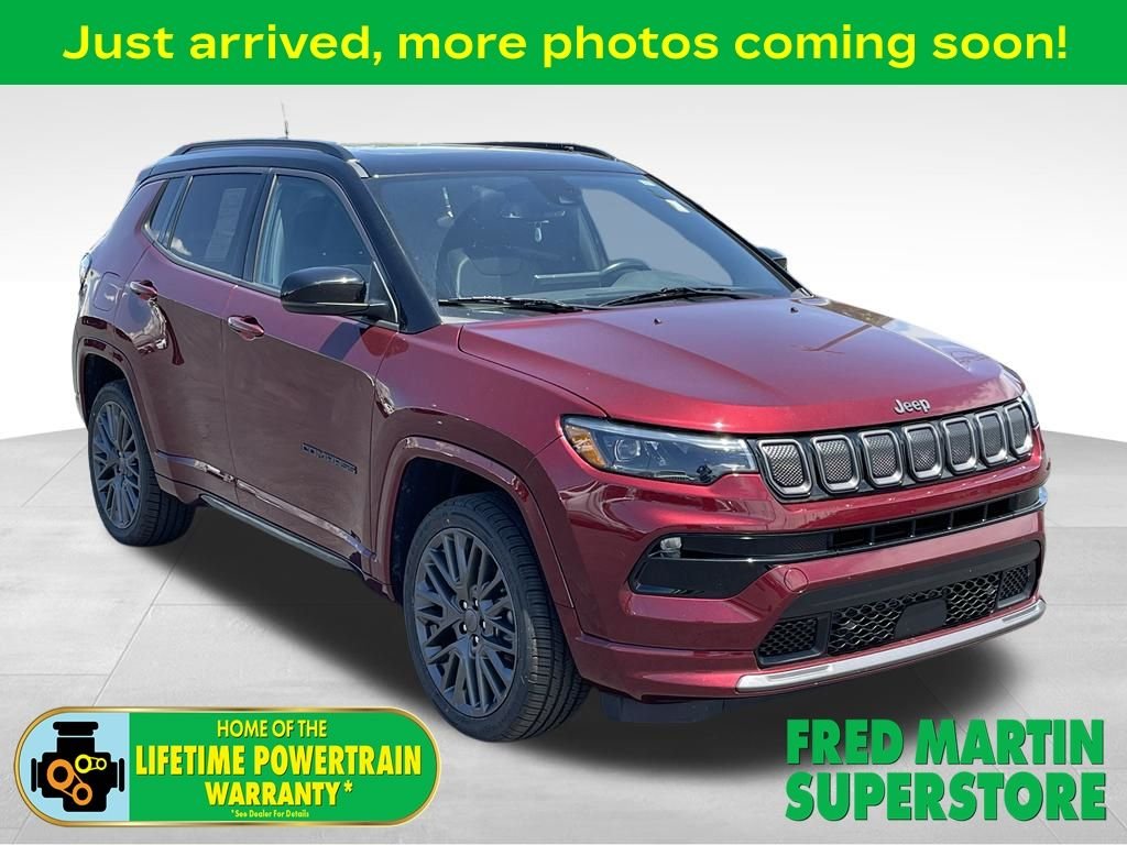 Used 2022 Velvet Red Pearlcoat Jeep Limited image 1