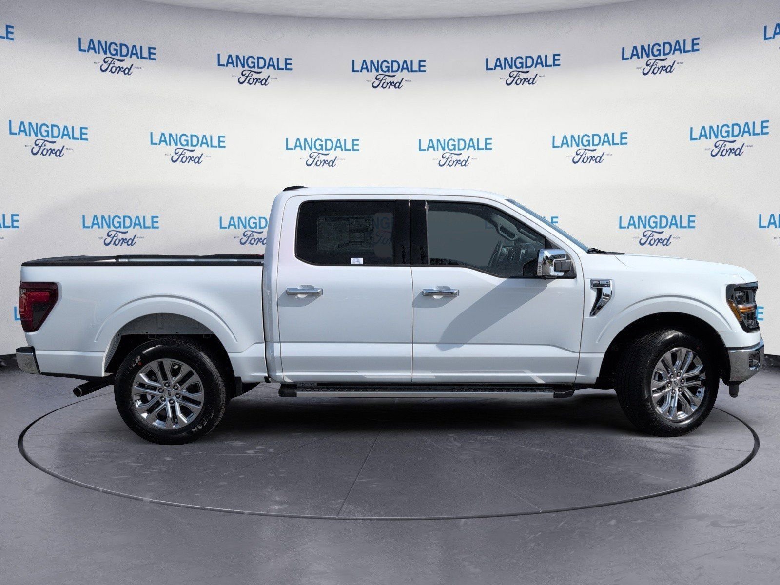 New 2026 Oxford White Ford XLT image 3