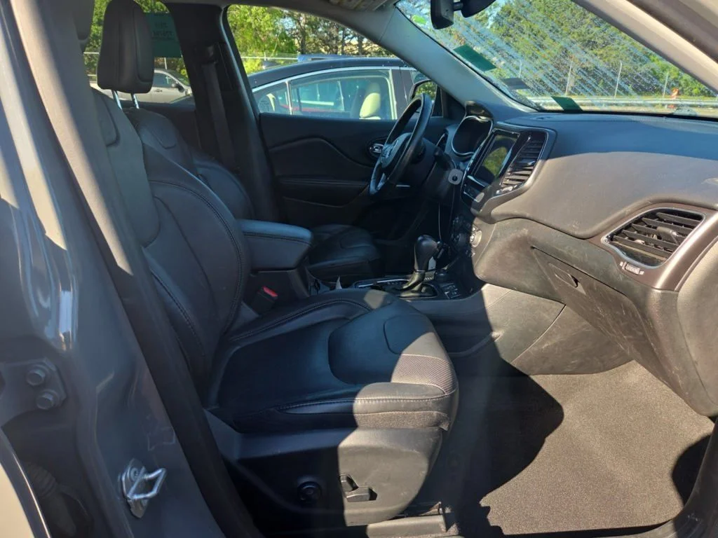 Used 2019 Gray Jeep Limited image 2