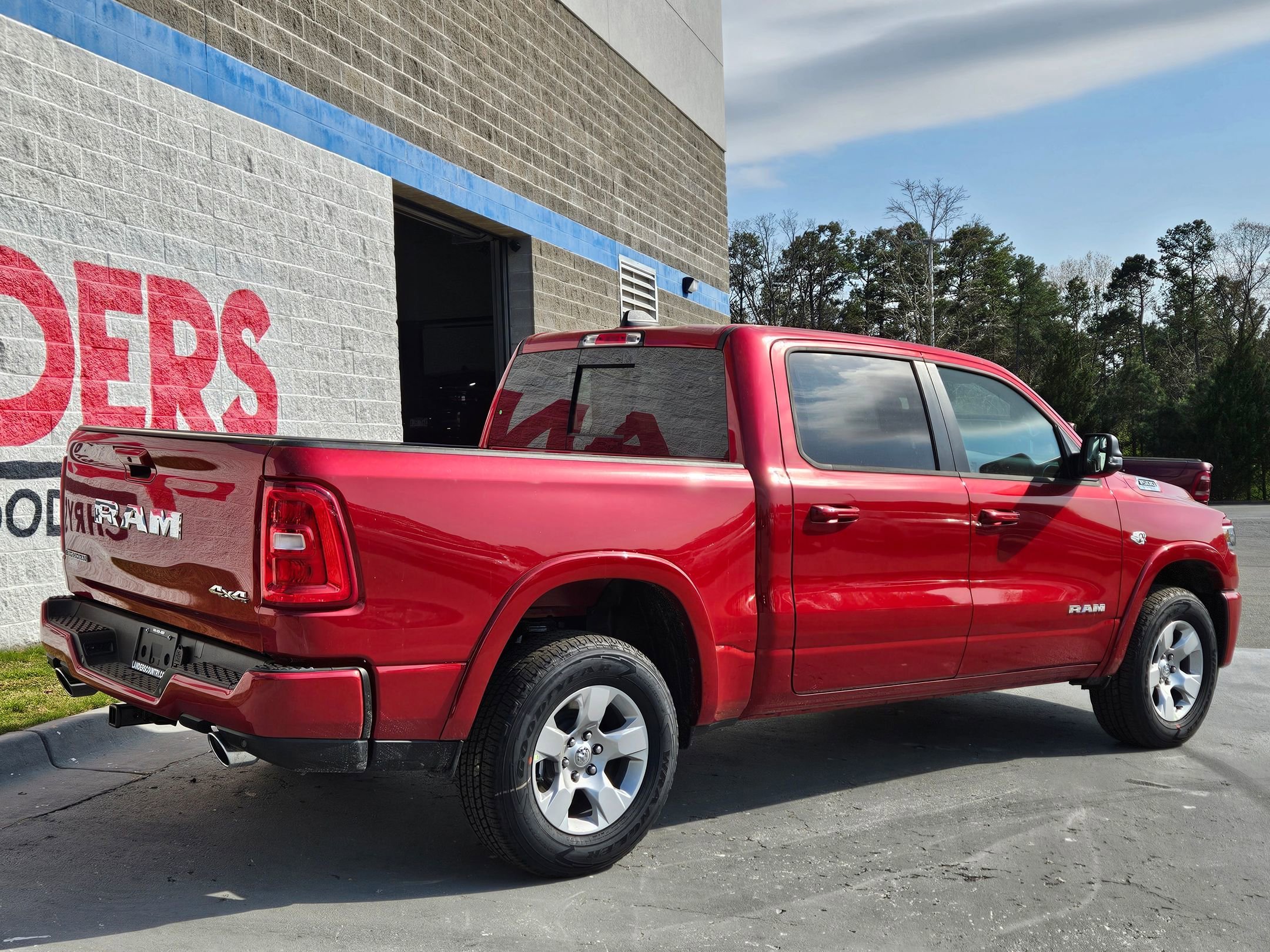New 2026 Molten Red Pearl-Coat Exterior Paint RAM Big Horn image 7