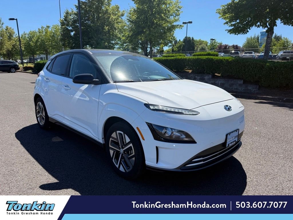 Used 2023 Lunar White w/Black Roof Hyundai SE image 1