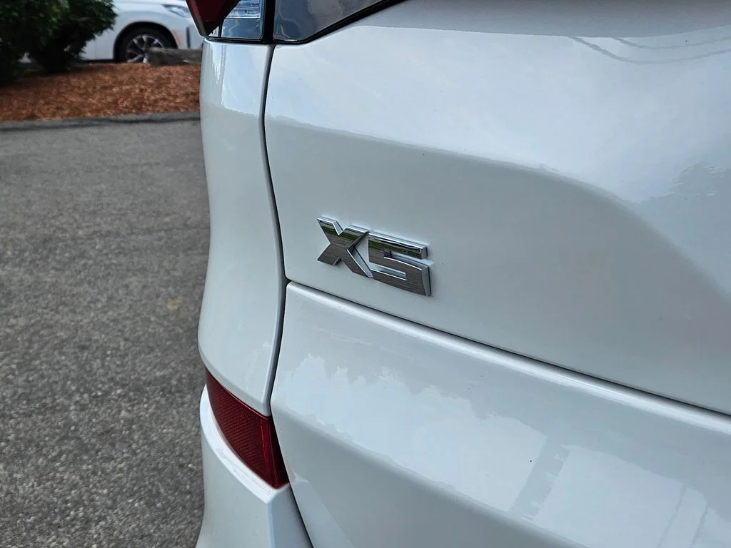Used 2026 Mineral White Metallic BMW M60i image 11