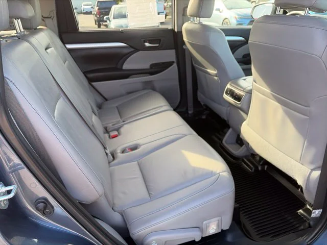 Used 2019 Blue Toyota XLE image 7