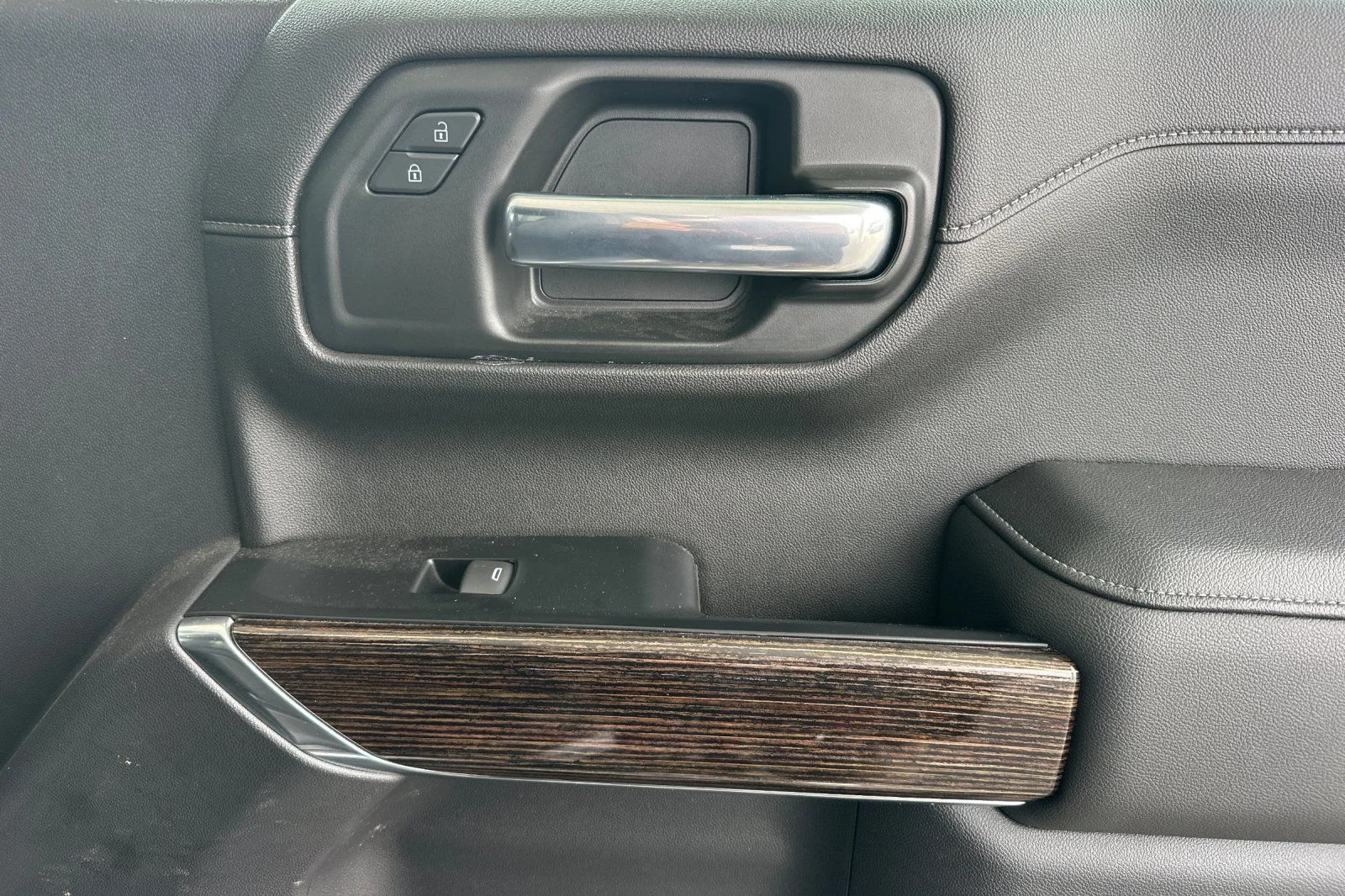 Used 2020 Gray GMC Elevation image 20