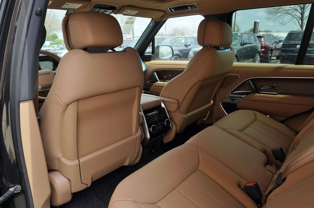 New 2026 Santorini Black Land Rover SE image 33
