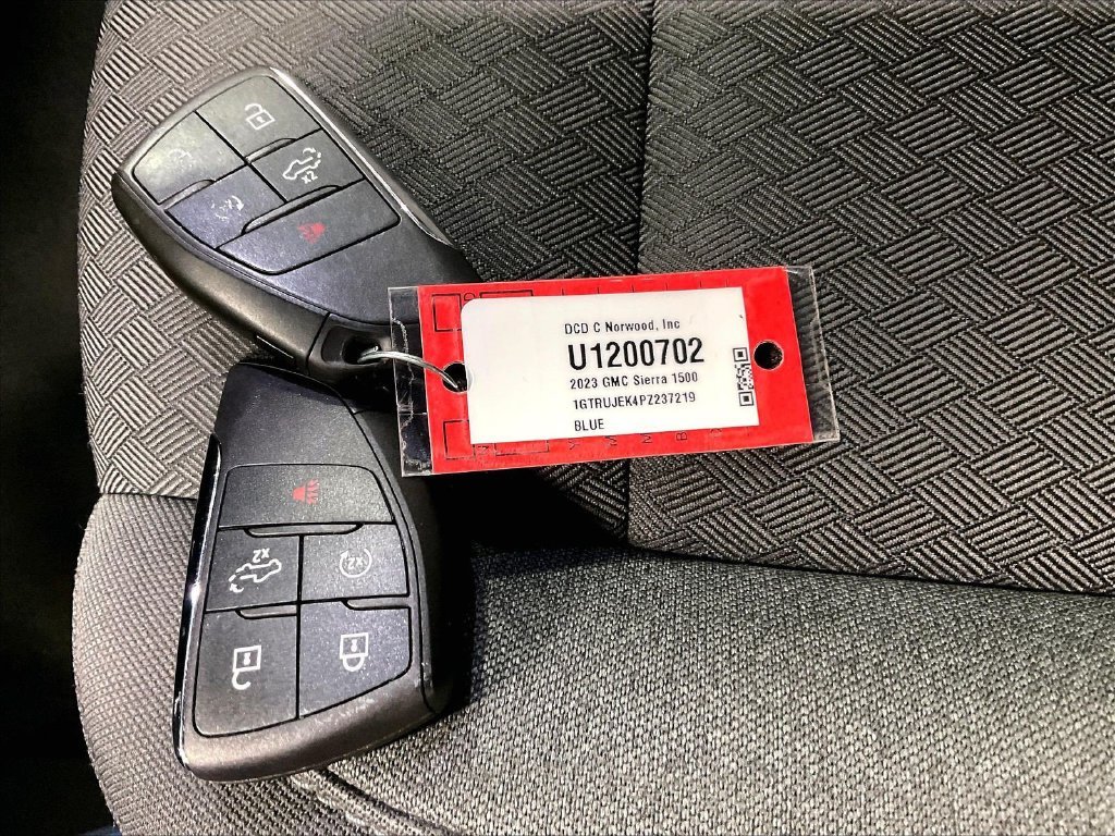 Used 2023 Blue GMC Elevation image 30