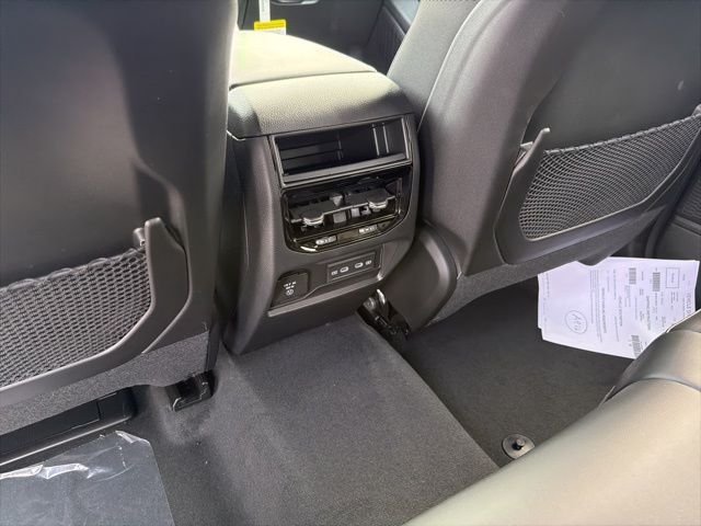 New 2026 Bright White Clear-Coat Exterior Paint Jeep Altitude image 9