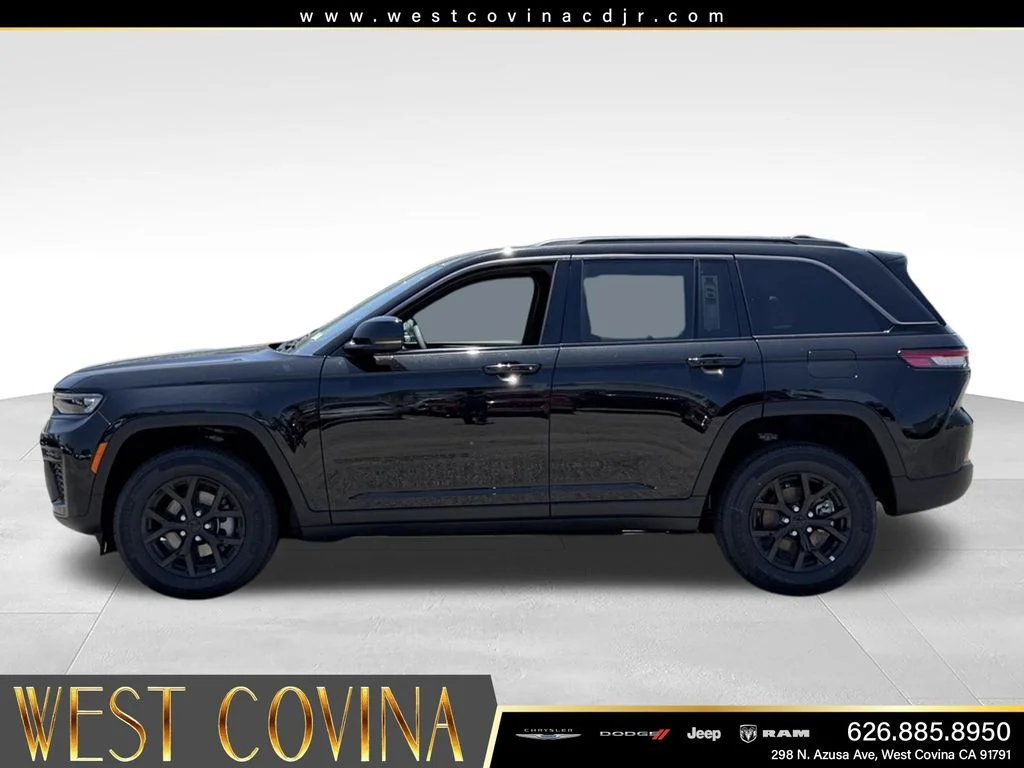 New 2026 Diamond Black Crystal Pearl-Coat Exterior Paint Jeep Altitude image 12