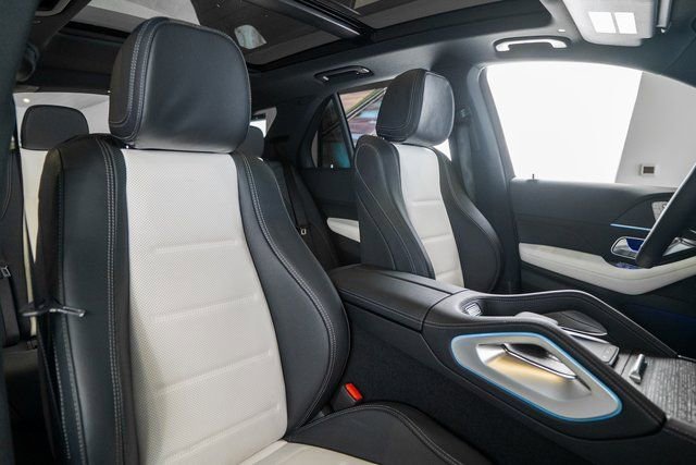New 2026 MANUFAKTUR Moonlight White Metallic Mercedes-Benz GLE 350 image 46