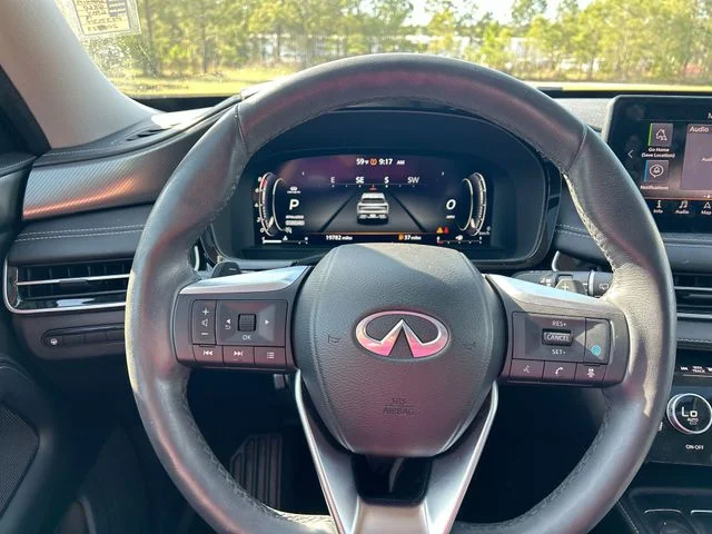 Used 2023 Silver INFINITI LUXE image 17