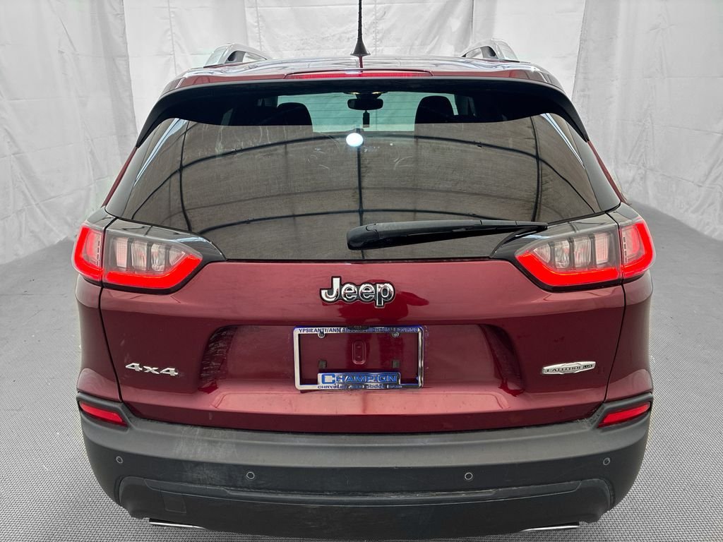 Used 2021 Red Jeep Latitude Lux image 4