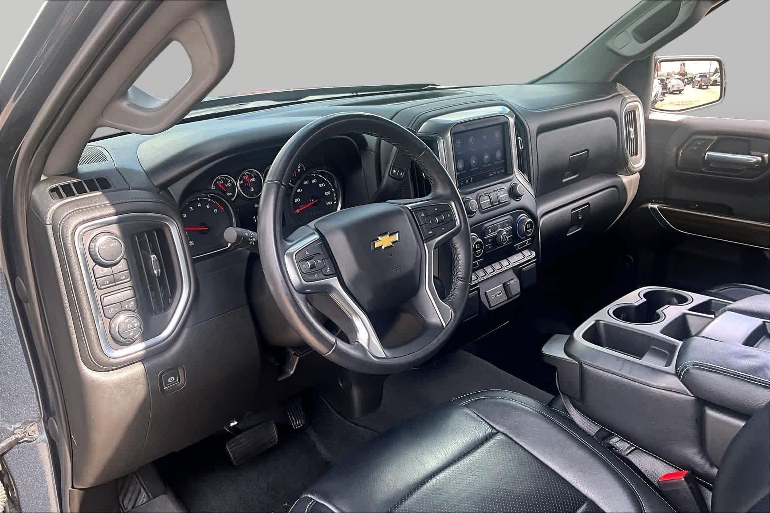 Used 2022 Shadow Gray Metallic Chevrolet LT image 18