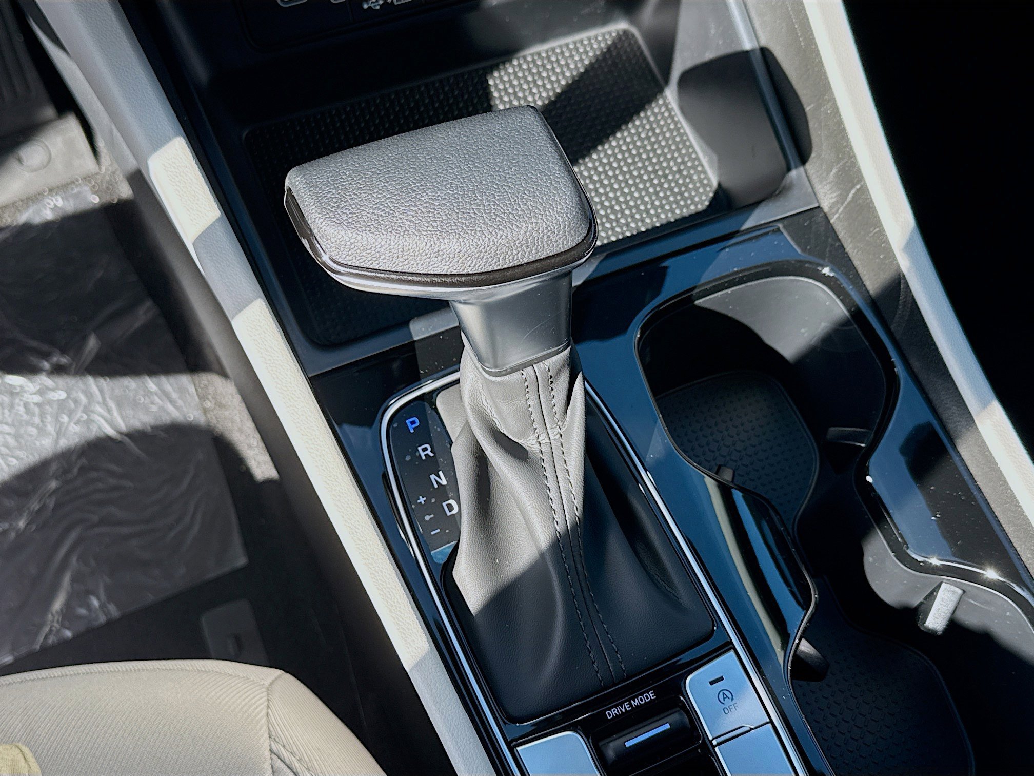 New 2026 Shimmering Silver Hyundai SEL FWD image 38