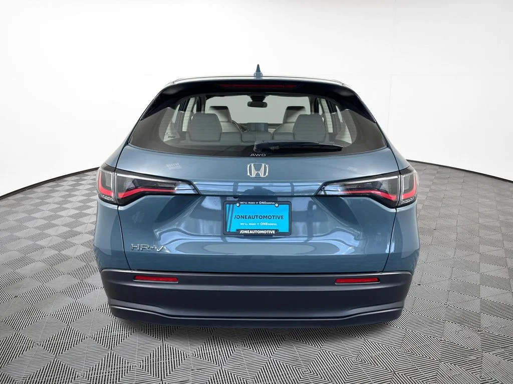 Used 2023 Pearl Honda LX image 10