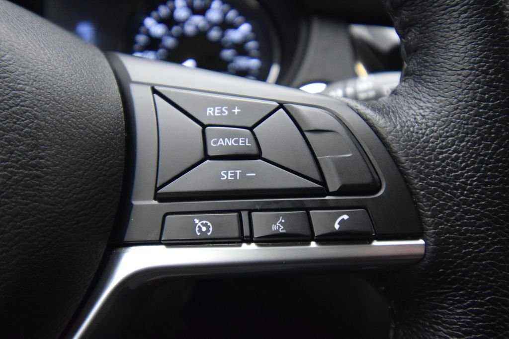 Used 2020 Red Nissan SV image 28