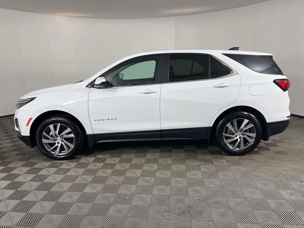 Used 2024 Summit White Chevrolet LT image 8