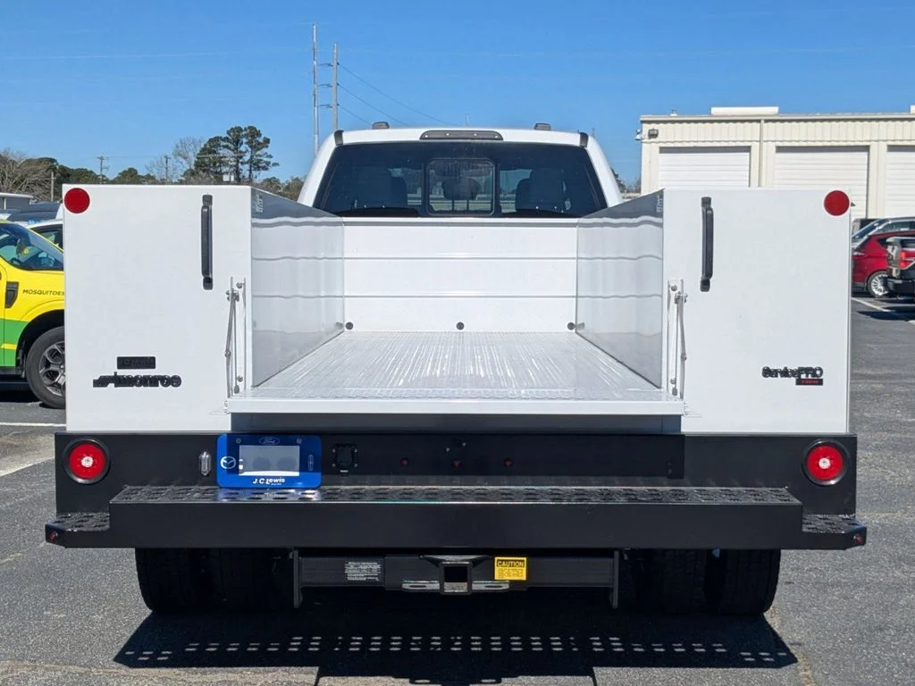 New 2025 Oxford White Ford XL image 13