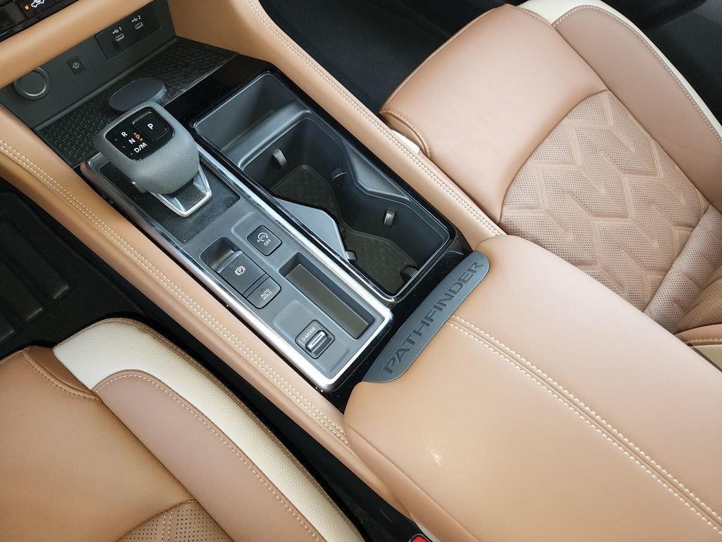New 2026 Boulder Gray Pearl / Super Black Two-tone Nissan Platinum image 21