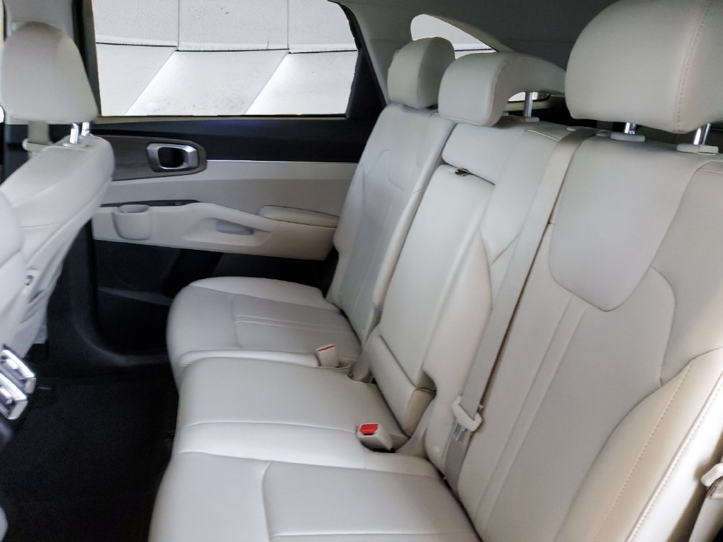 Used 2022 Green Kia S image 18