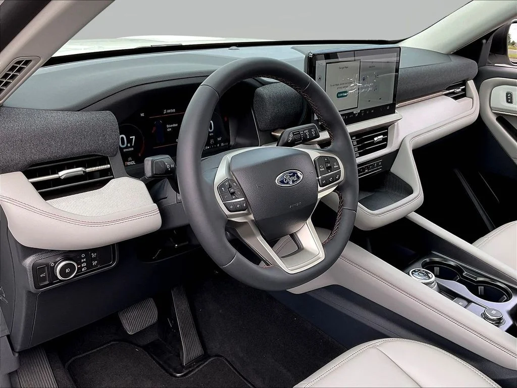 New 2026 Star White Metallic Tri-Coat Ford Active image 7