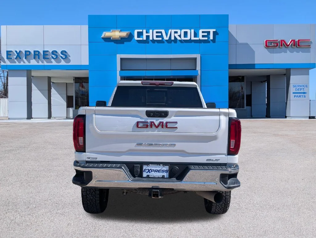 Used 2023 White GMC SLT image 4