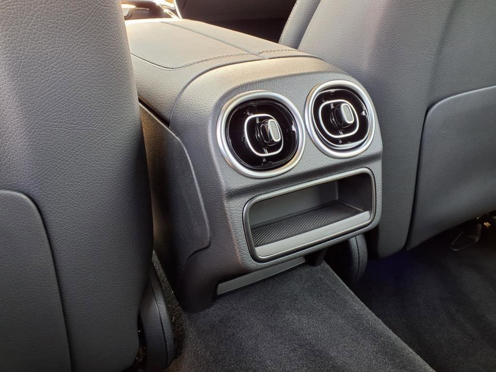 2025 Mercedes-Benz C-Class Sedan C 300 - Photo 18