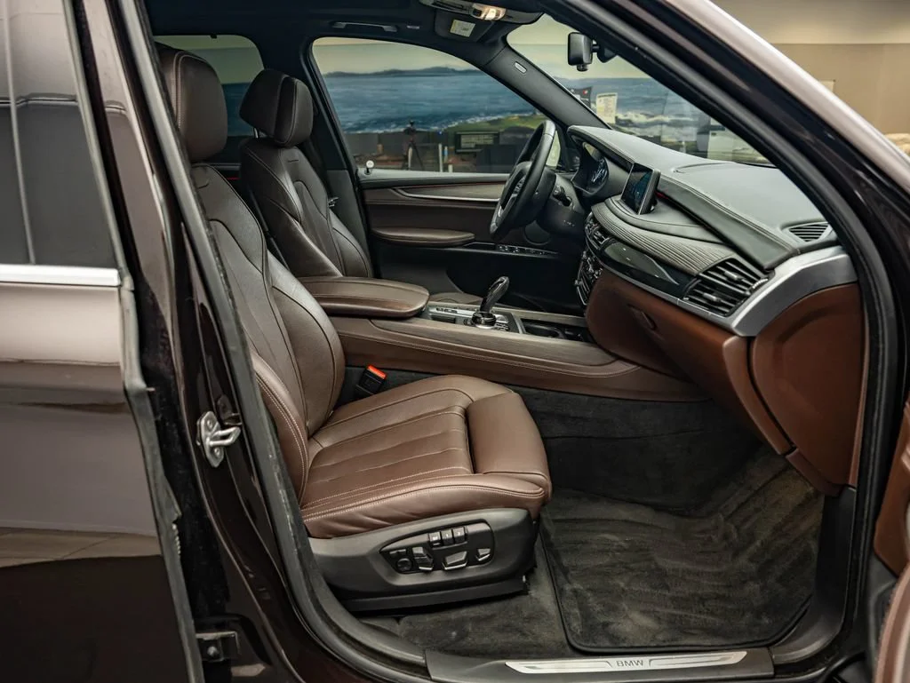 Used 2017 Sparkling Brown Metallic BMW xDrive50i image 34