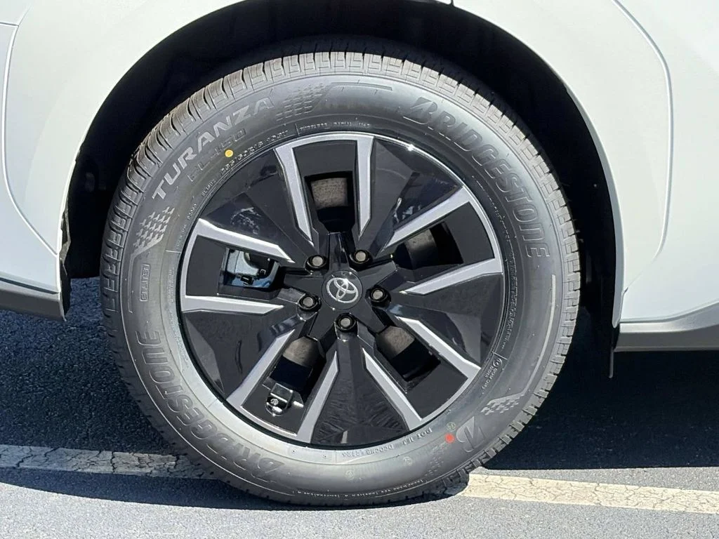 New 2026 Wind Chill Pearl Toyota XLE image 10