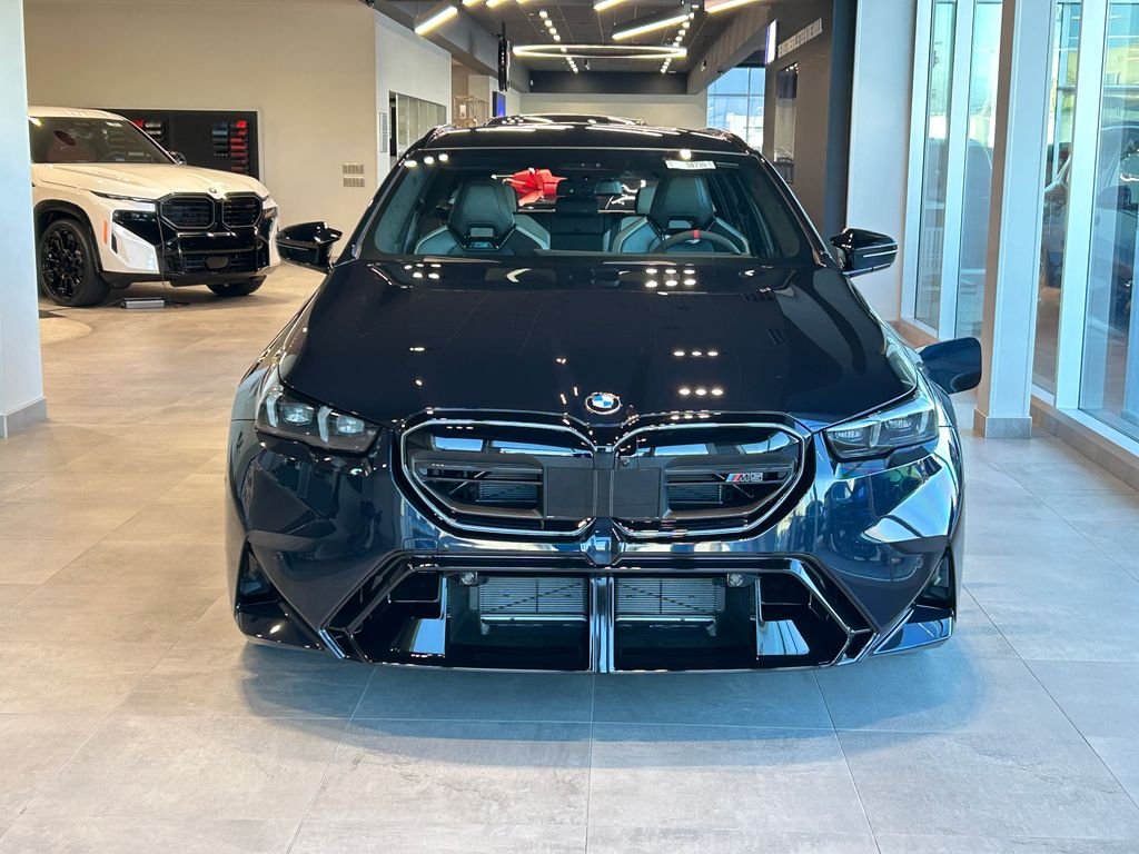 New 2027 Carbon Black Metallic BMW Base image 8