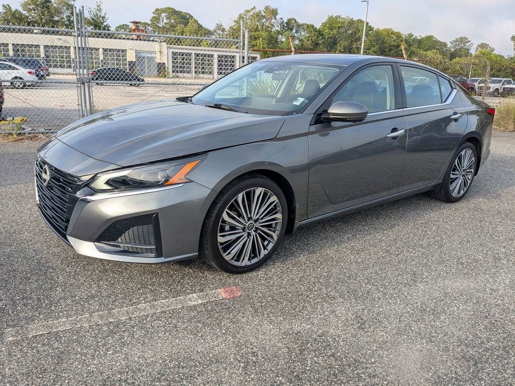 2025 Nissan Altima SL - Photo 8