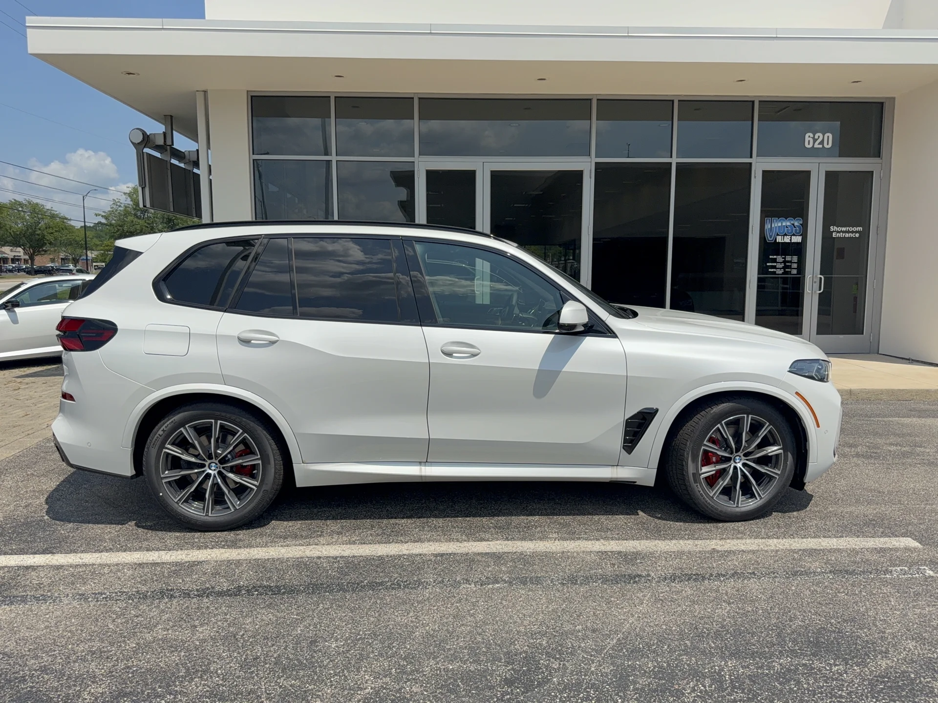 New 2026 Mineral White Metallic BMW xDrive40i image 2