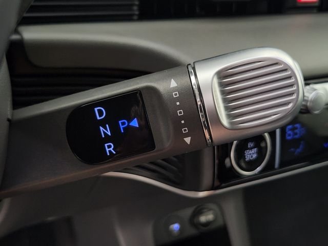 Certified Used 2024 White Hyundai SE image 30