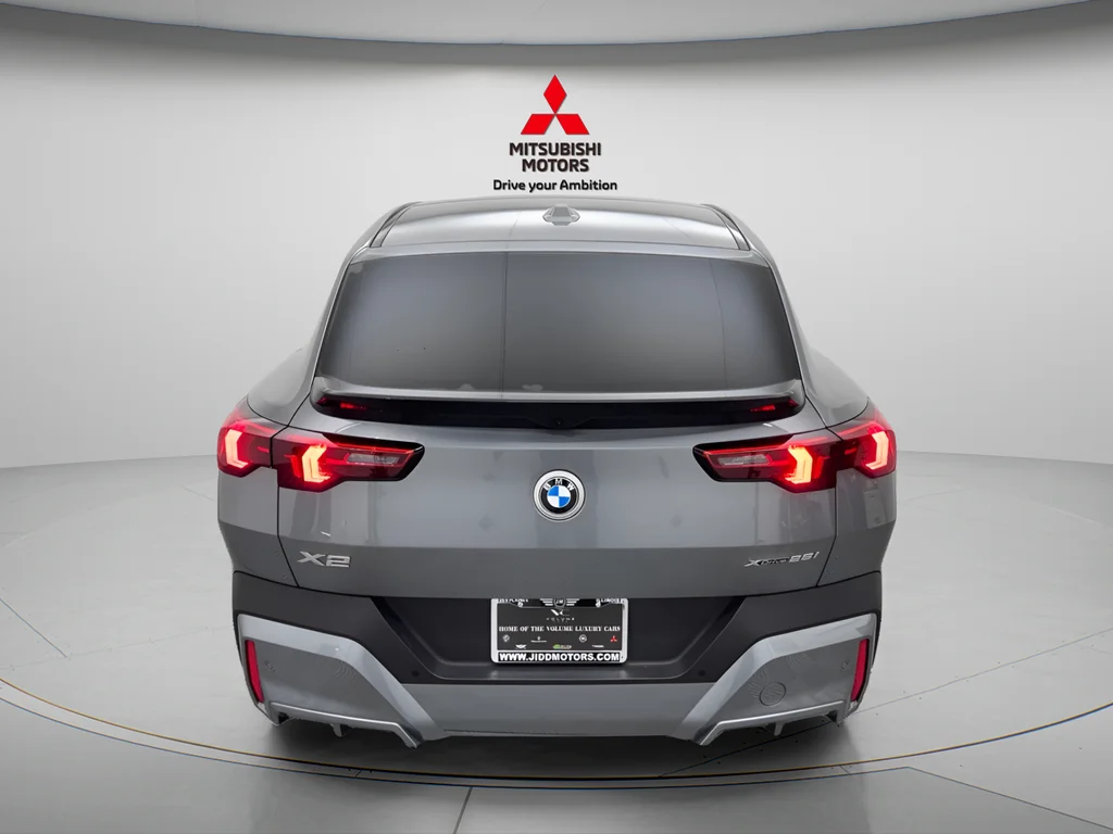 Used 2025 Gray Metallic BMW xDrive28i image 5