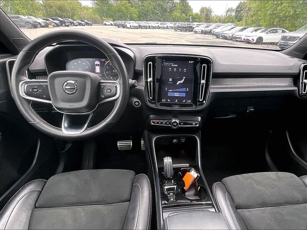 Used 2021 Black Volvo R-Design image 21