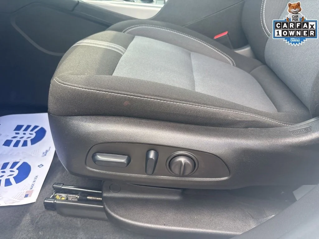 Used 2025 White Chevrolet LT image 12