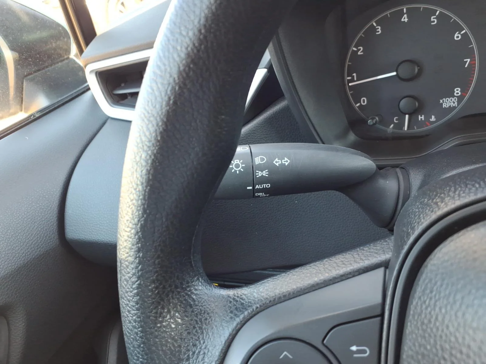 Used 2025 Wind Chill Pearl Toyota LE image 24