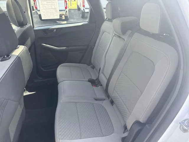 Used 2022 Oxford White Ford SE image 26