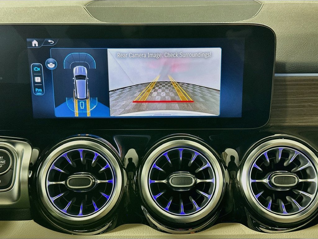 New 2026 Polar White Mercedes-Benz GLB 250 image 13