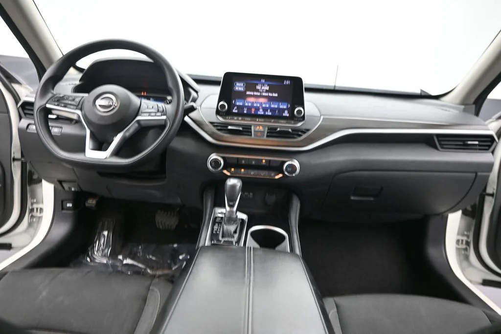 Used 2023 White Nissan 2.5 SV image 32