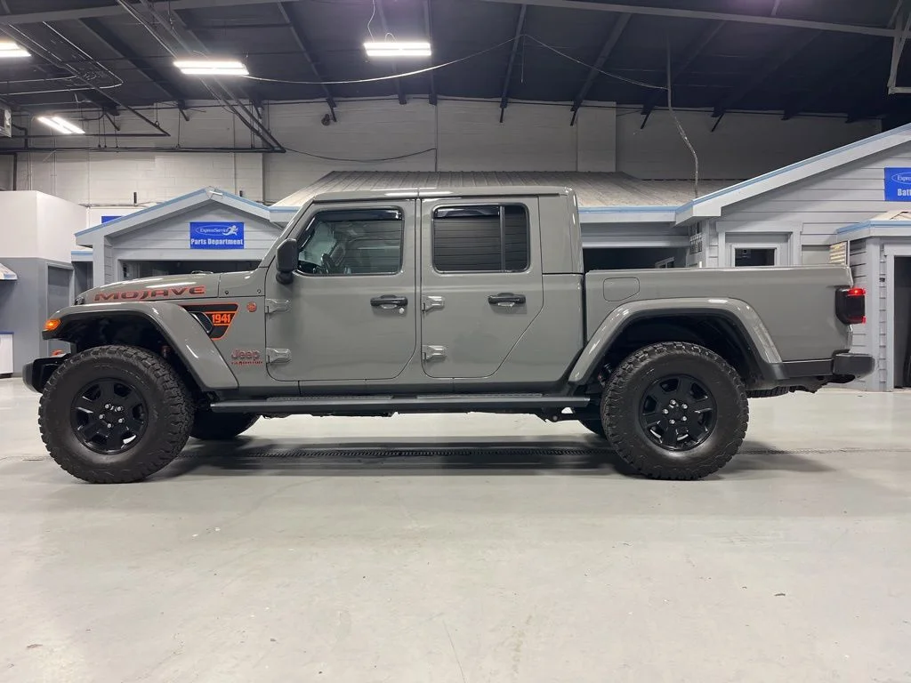 Used 2021 Sting-Gray Clearcoat Jeep Mojave image 4