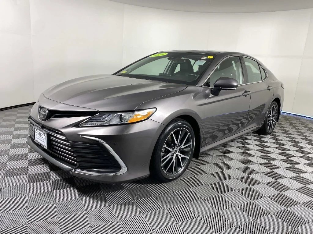 Used 2024 Predawn Gray Mica Toyota XLE image 4