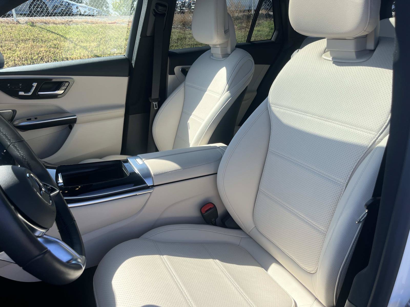 Used 2026 Polar White Mercedes-Benz GLC 300 image 26