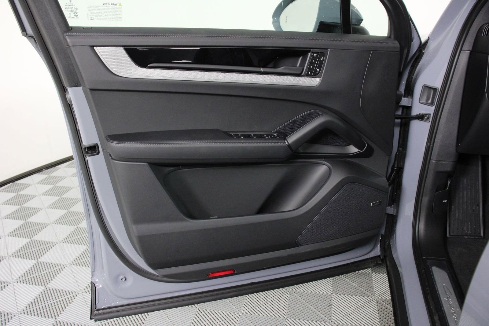 2026 Porsche Cayenne S - Photo 21